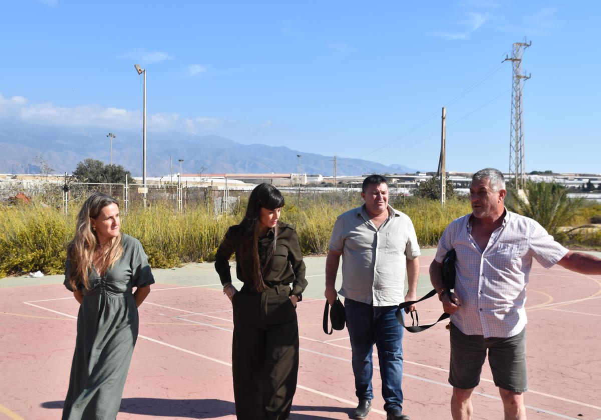 Denuncian un asentamiento de chabolas en una parcela municipal de Matagorda