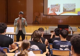 El concejal de Educación da a conocer la red de carril bici.