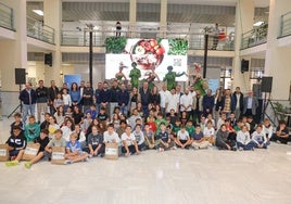 Foto de familia en la inauguración de esta actividad.