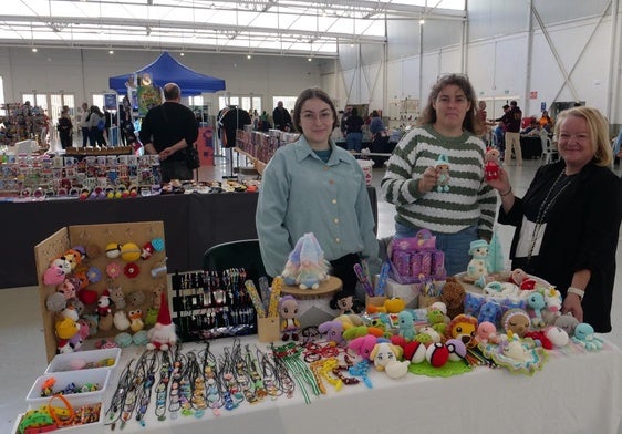 Uno de los puestos que se encuentran en la Nave de Ejidomar durante estos días en el municipio.