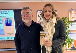 Su primera publicación fue un libro de relatos en 1998 con 'El burlador del tiempo.