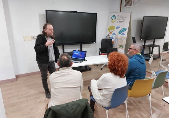 Curso de formación en el Centro Asociativo Municipal de El Ejido.