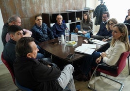 Durante el encuentro, la parlamentaria andaluza ha destacado que «el agua es un recurso estratégico para garantizar el presente y el futuro del Poniente almeriense».