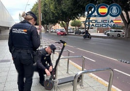 Policía Nacional, en un aparcamiento para patinetes en El Ejido.