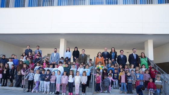 Juanma Moreno inaugura el CEIP Bahía de Almerimar, una demanda histórica de El Ejido