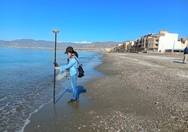 Mediciones en la playa de Balerma.