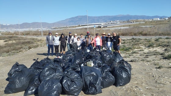 Retiran 700 kilos de plástico de playas de Guardias Viejas