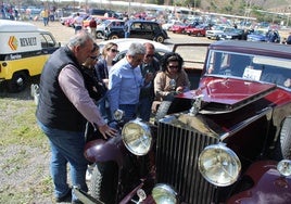Algunos concejales del equipo de Gobierno descubrieron este domingo auténticas joyas sobre ruedas.