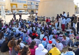 Este lunes se ha celebrado un recital de poesía en la Plaza de la Torre de Balerma.
