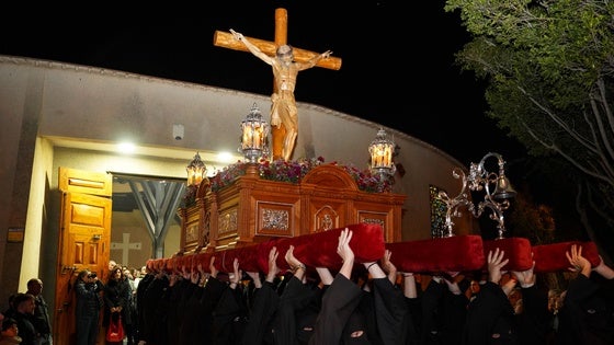 El Viacrucis del Santísimo Cristo del Amor recorre las calles de Santo Domingo