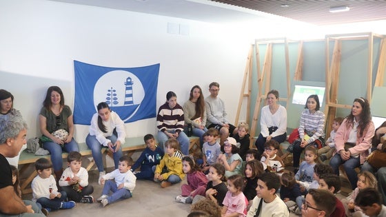 El Ejido realiza un taller sobre cetáceos y tiburones para dar a conocer el ecosistema marino