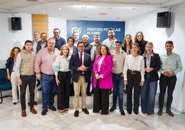Imagen grupal tras la realización de la rueda de prensa en el municipio.
