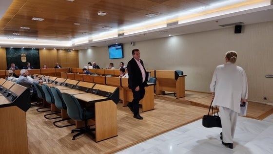 PP y Vox aprueban una moción polémica sobre inmigración y el PSOE abandona el Pleno