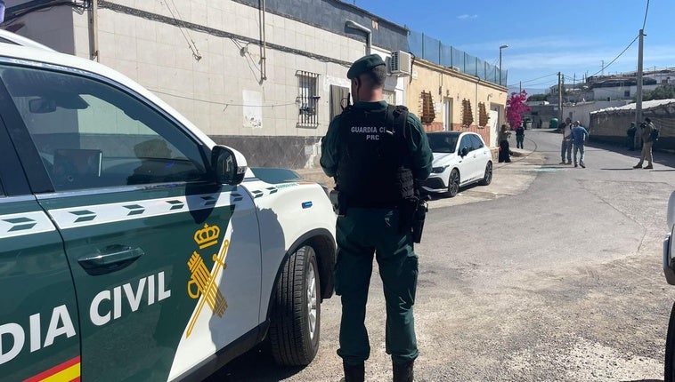 Mata a tiros a sus padres y hiere a cuatro personas, entre ellos dos niños, en El Ejido