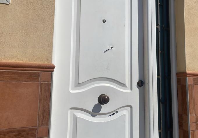 Disparos en la puerta del vivienda