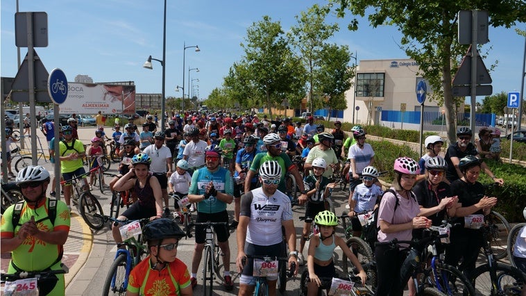 El Ejido celebra el Día de la Bicicleta con una ruta con más de 500 ciclistas