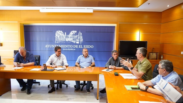 El Ejido da luz verde a actuaciones de refuerzo de los servicios municipales