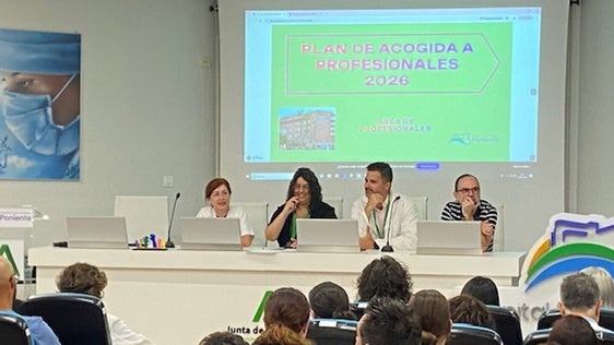 El Hospital de Poniente realiza una jornada de acogida para nuevos profesionales
