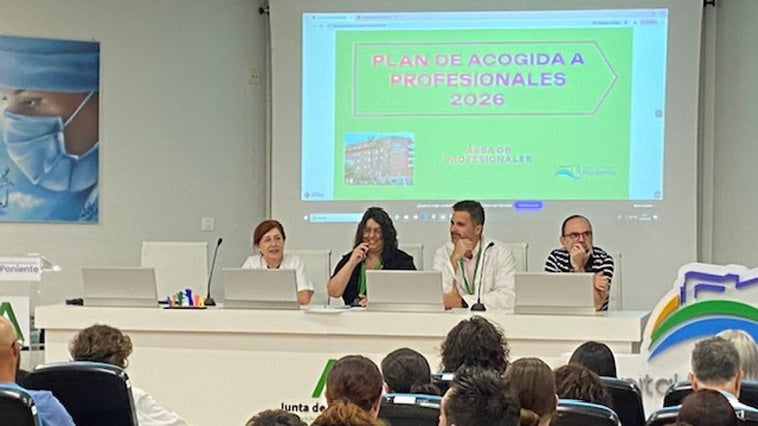 El Hospital de Poniente realiza una jornada de acogida para nuevos profesionales