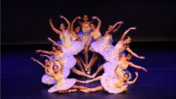 La Academia de Danza Adagio celebra su Festival de Danza emulando al 'Rey Midas'