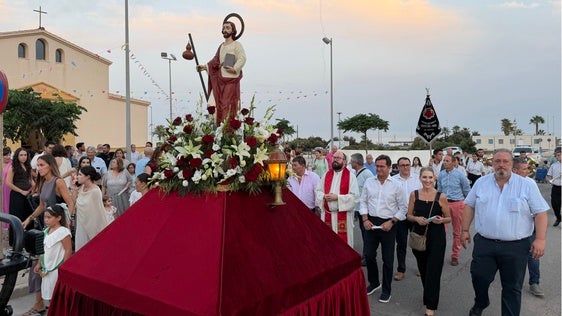 Guardias Viejas honra a Santiago Apóstol con misa y una procesión