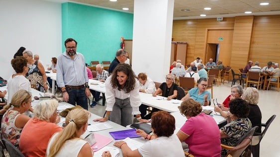 El Ejido arranca los talleres de digitalización y memoria para mayores