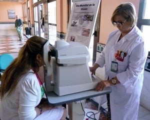 La Unidad de Oftalmología del Hospital de Poniente sensibiliza sobre la pérdida visual