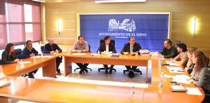 El Ayuntamiento adelanta 700.000 euros para teleasistencia y ayuda a domicilio