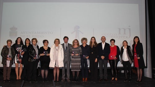 El documental municipal 'Cultivando bajo el techo de cristal' homenajea a la mujer agricultora ejidense