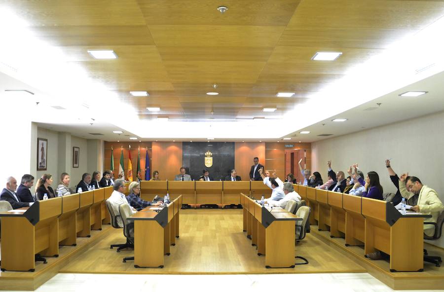 La oposición se niega a que la recogida de basuras continúe desde lo privado