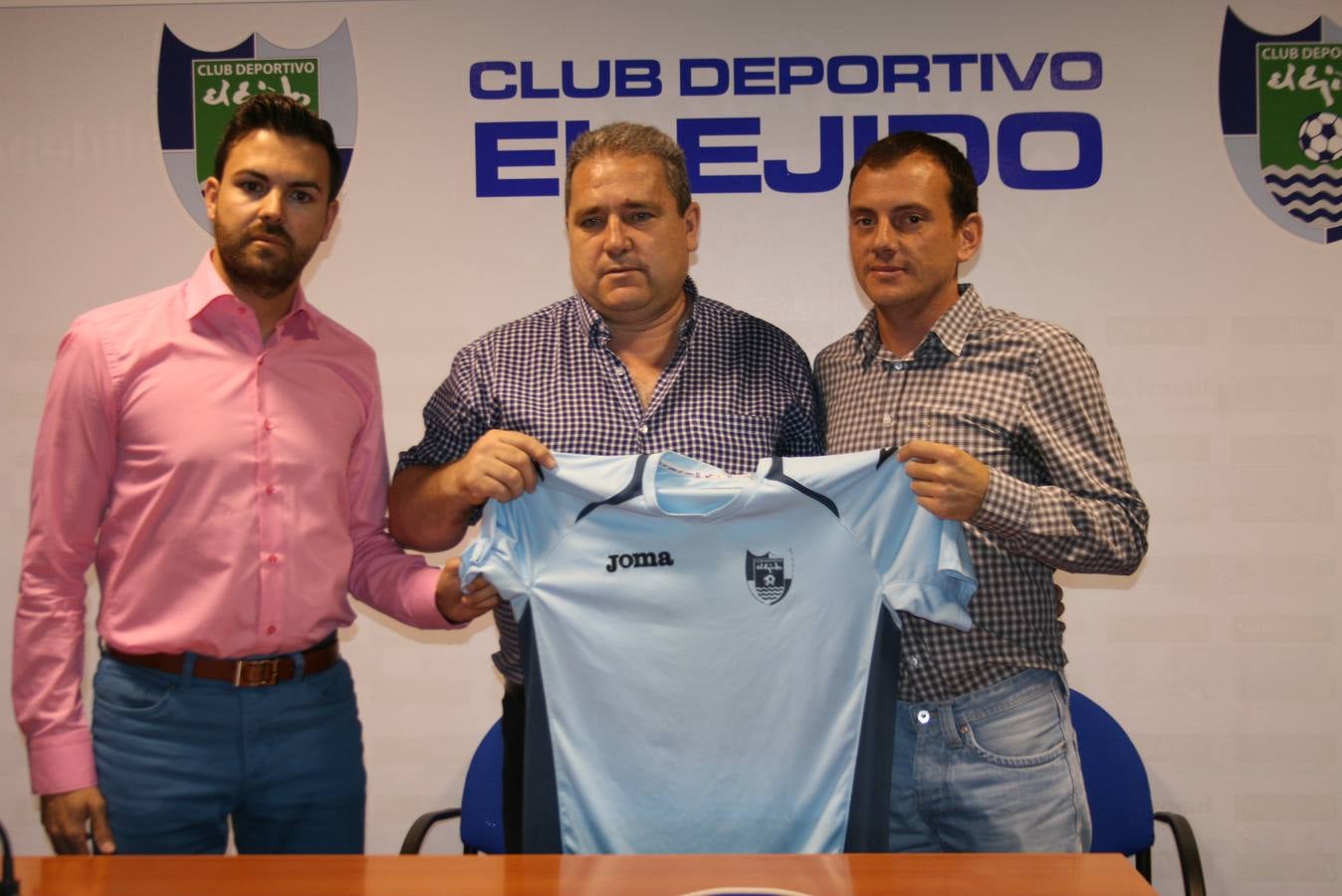 Javi Fernández, Vicente Puertas -en el centro- y Alberto González, tres 'pilares' del CD El Ejido.