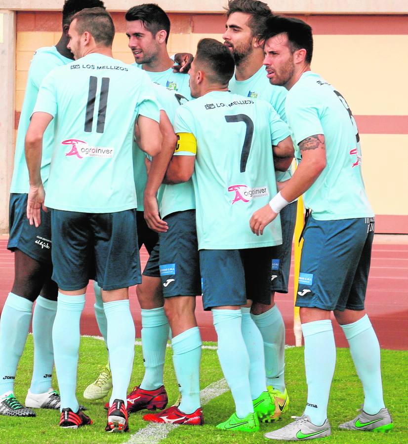 Celebrar gol es tan importante como no encajarlo ante un difícil Bermeo. 