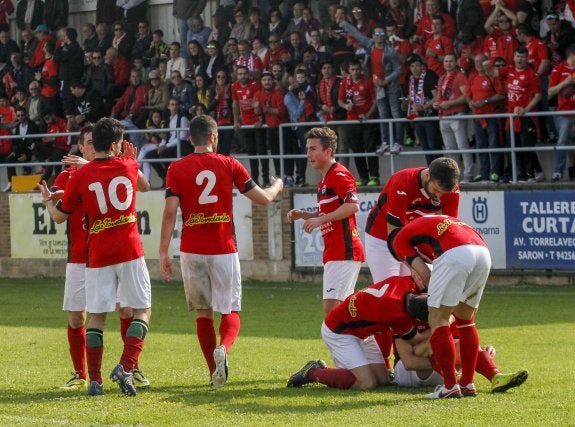 El equipo cántabro del CD Laredo, tercer y último rival del CD El Ejido en los play offs