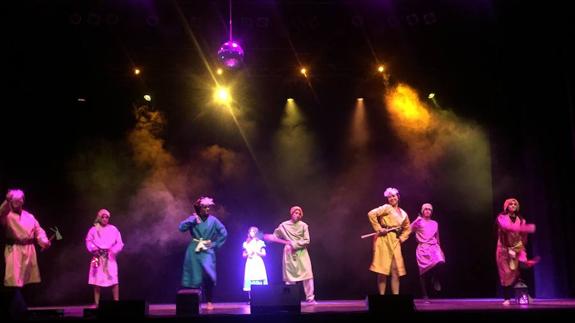 El musical ‘Abracadabra’ recoge 300 euros en productos de alimentación infantil