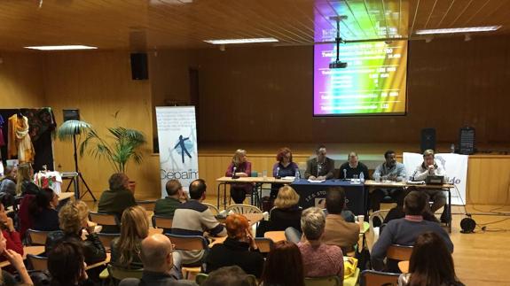 La diversidad cultural centró el debate de la primera de las mesas. 