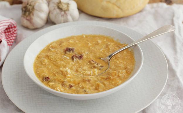 Uno de los plato de cuchara del recetario nacional más castizos, la sopa de ajo. 