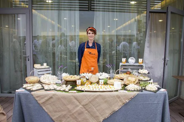 Lourdes, en un evento gastronómico en el que defendió una mesa de queso artesanal granadino.