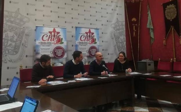 Momento de la intervención de Marcos Pedraza en la presentación de Granachef en el Ayuntamiento. 