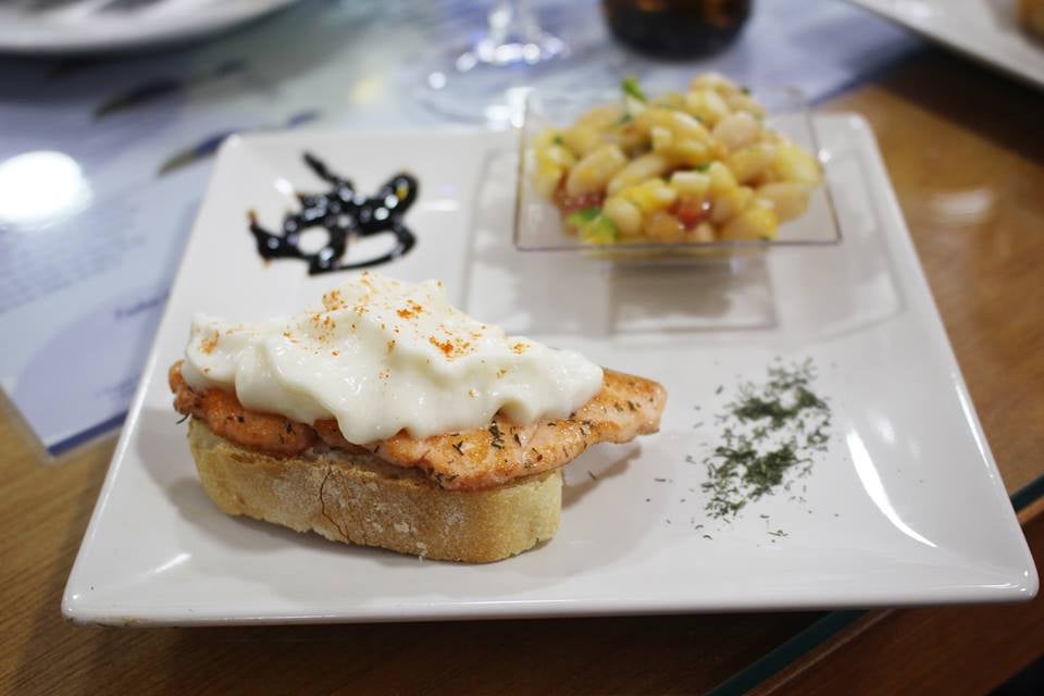 Sinfonía de mar y farsa de alubias. Restaurante de Los Marines. Avenida de Andalucía, 95. 