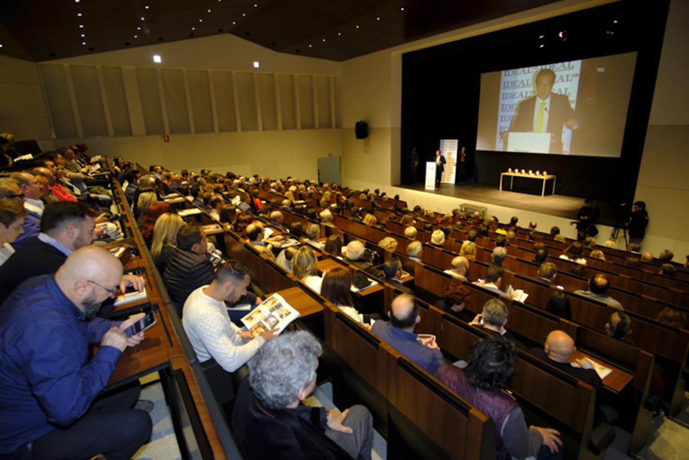 El Centro de Formación Profesional La Inmaculada acoge la entrega de los premios a seis restauradores y establecimientos de la provincia de Granada