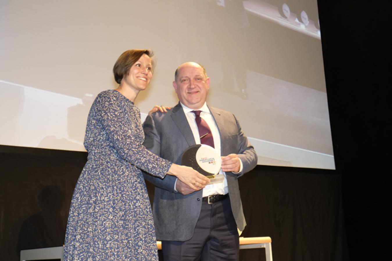 El Centro de Formación Profesional La Inmaculada acoge la entrega de los premios a seis restauradores y establecimientos de la provincia de Granada