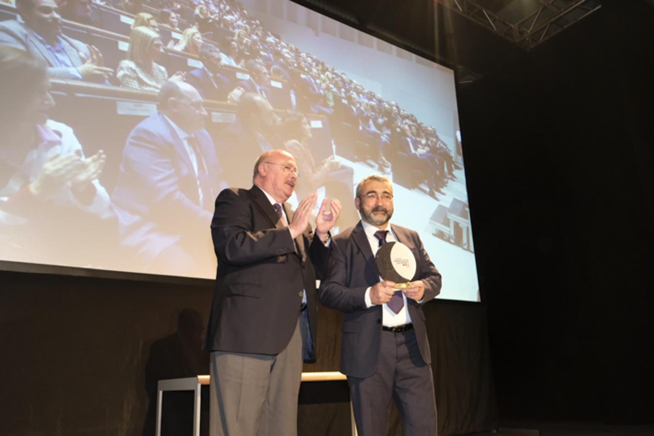 El Centro de Formación Profesional La Inmaculada acoge la entrega de los premios a seis restauradores y establecimientos de la provincia de Granada