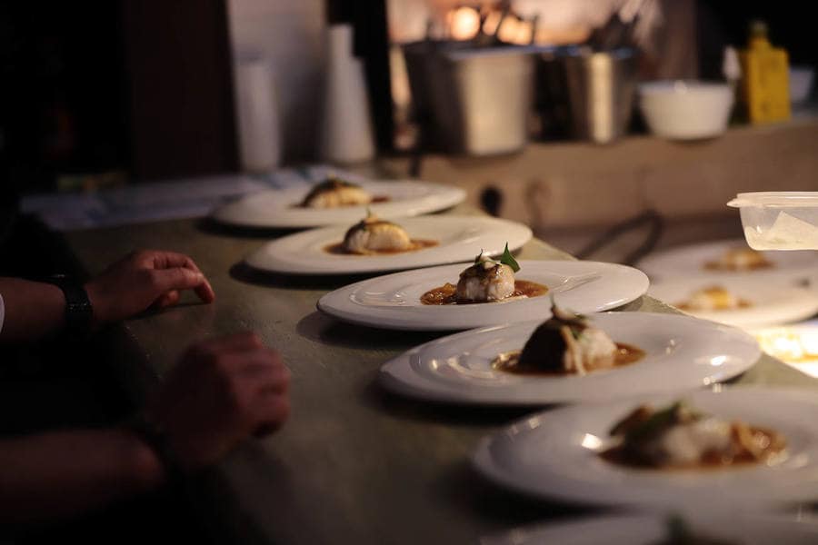 Por segundo año consecutivo el chef del Hotel Miba, José de la Blanca, reunió a casi una veintena de cocineros para conmemorar unas jornadas en honor al cocinero Emilio Cervilla. Una noche para el recuerdo, llena de connotaciones emotivas, pero sobre todo cargada de compañerismo gastronómico.