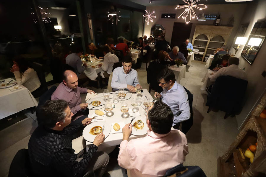 Por segundo año consecutivo el chef del Hotel Miba, José de la Blanca, reunió a casi una veintena de cocineros para conmemorar unas jornadas en honor al cocinero Emilio Cervilla. Una noche para el recuerdo, llena de connotaciones emotivas, pero sobre todo cargada de compañerismo gastronómico.