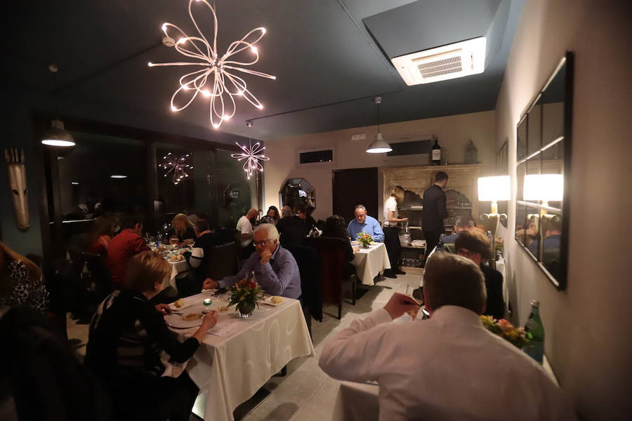 Por segundo año consecutivo el chef del Hotel Miba, José de la Blanca, reunió a casi una veintena de cocineros para conmemorar unas jornadas en honor al cocinero Emilio Cervilla. Una noche para el recuerdo, llena de connotaciones emotivas, pero sobre todo cargada de compañerismo gastronómico.