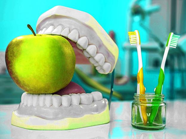 Fruta y cepillado dental, un cóctel explosivo contra el esmalte