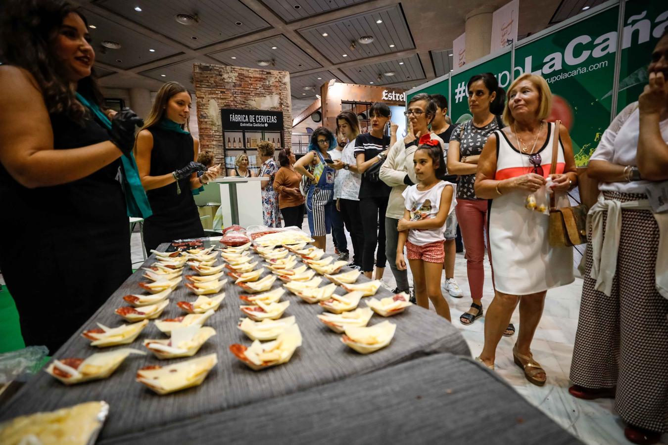 Los asistentes disfrutaron de deliciosas tartas, cócteles de autor, cafés premium y aprendieron a cocinar con plancton