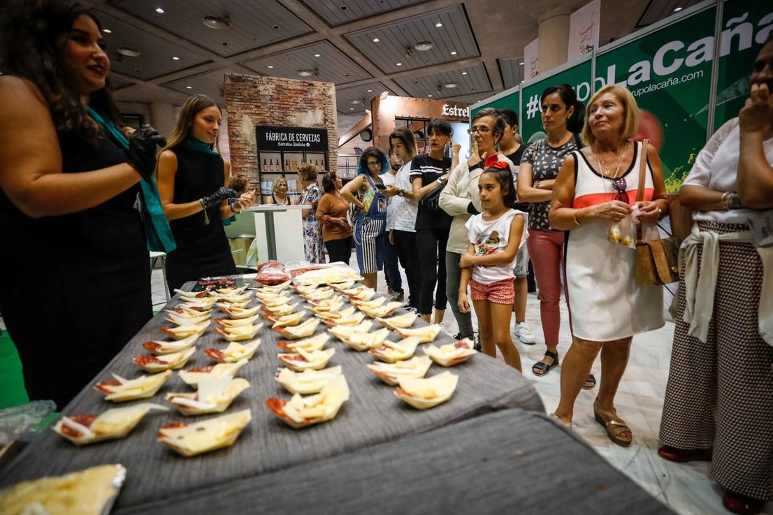 Los asistentes disfrutaron de deliciosas tartas, cócteles de autor, cafés premium y aprendieron a cocinar con plancton