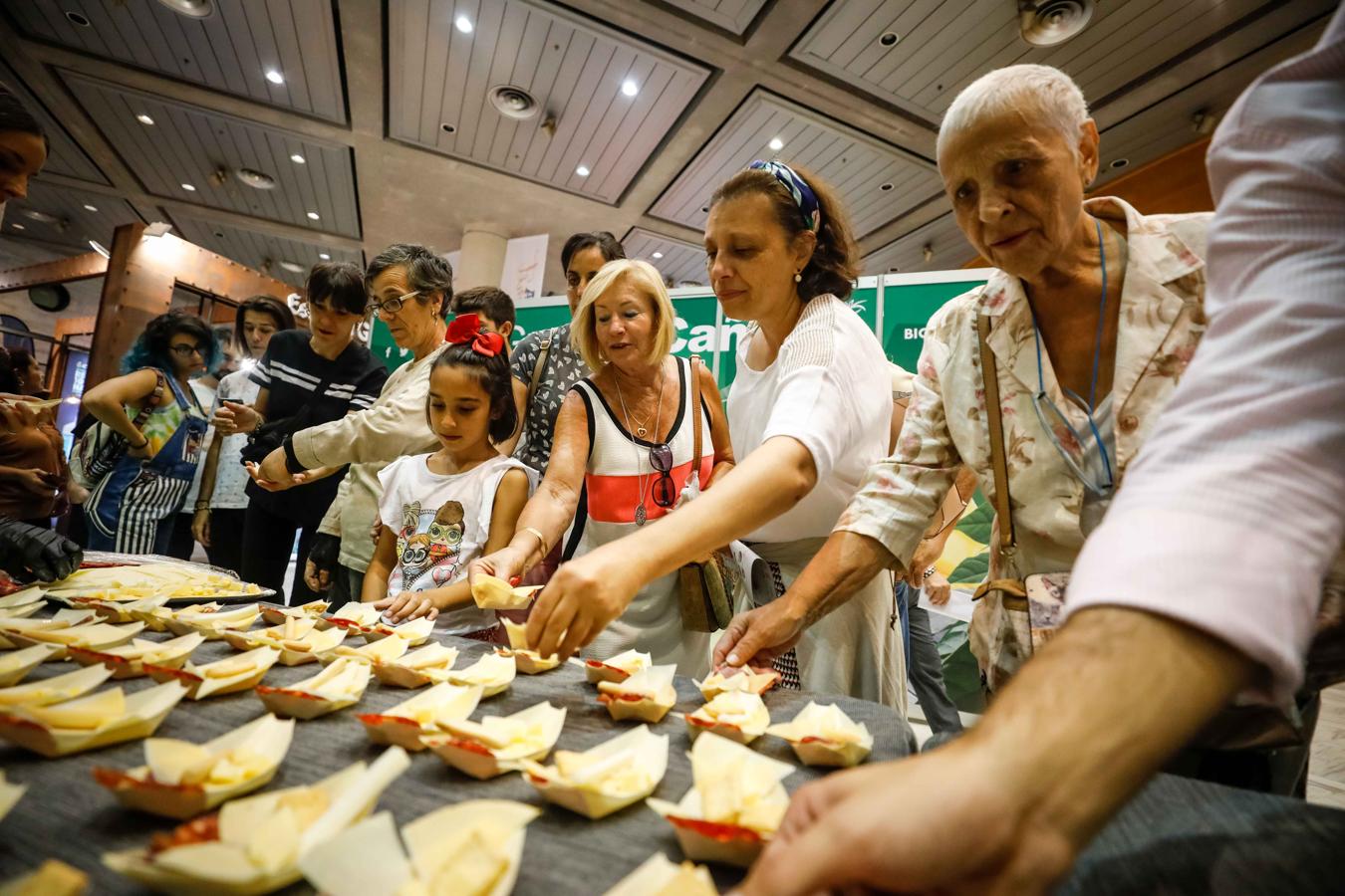 Los asistentes disfrutaron de deliciosas tartas, cócteles de autor, cafés premium y aprendieron a cocinar con plancton