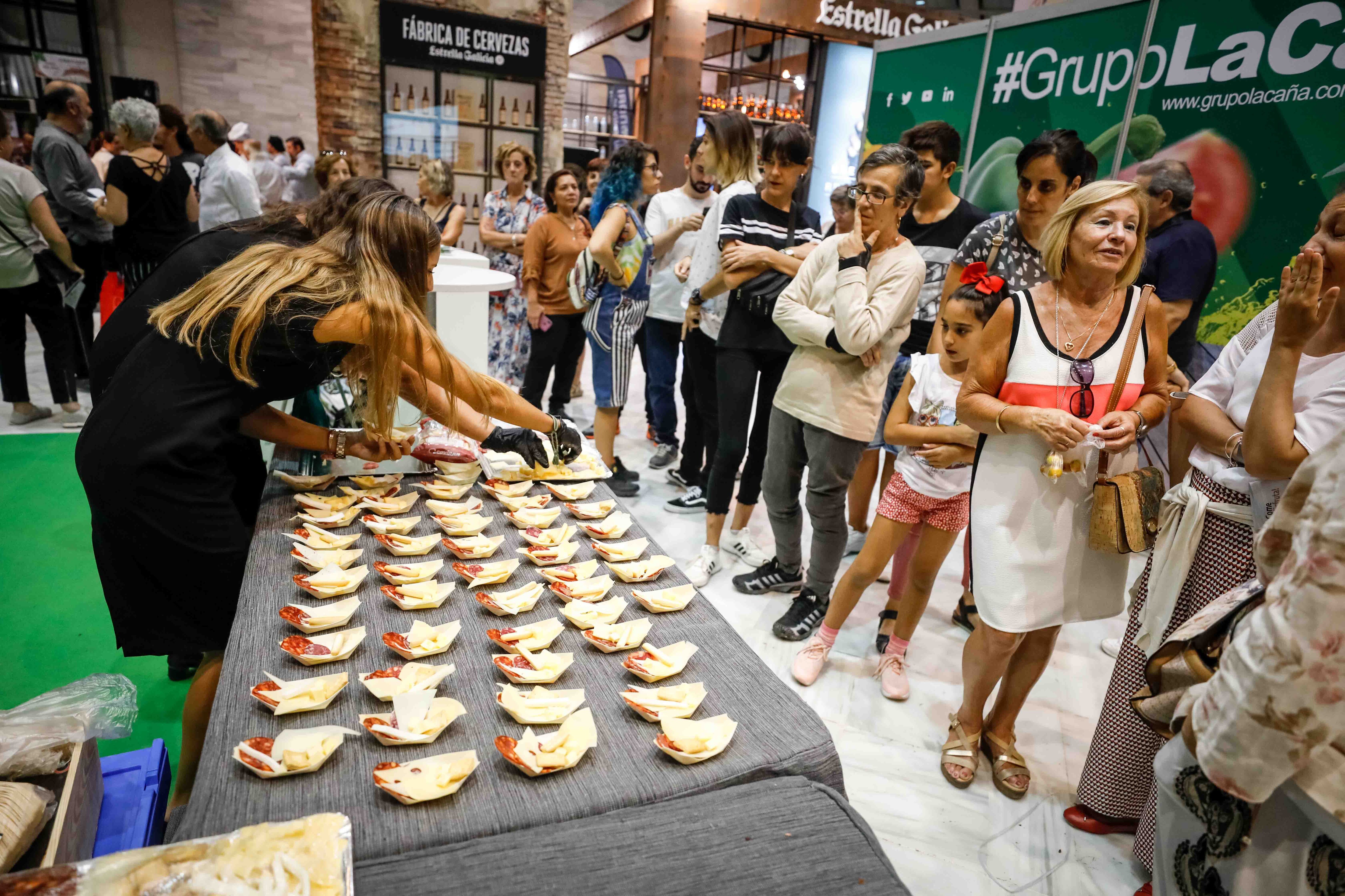 Los asistentes disfrutaron de deliciosas tartas, cócteles de autor, cafés premium y aprendieron a cocinar con plancton